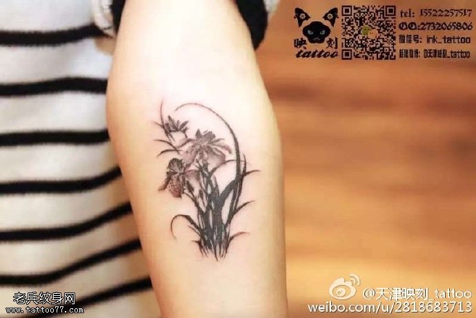 胳膊上的兰花纹身图案