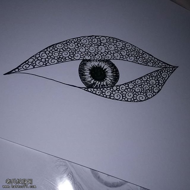 手稿素描眼睛纹身图案