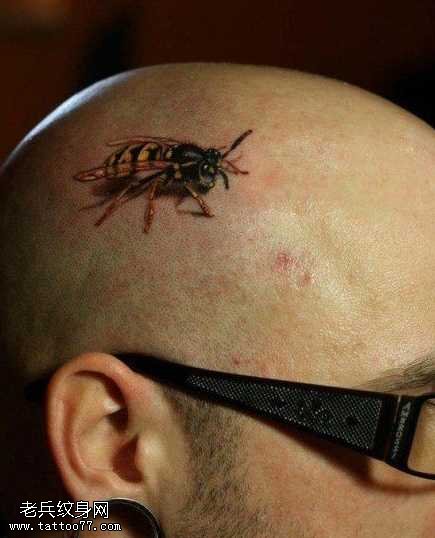头部经典的小蜜蜂纹身图案