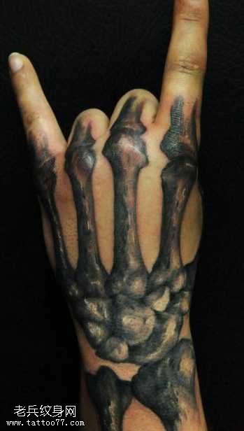 恐怖的手骨纹身图案
