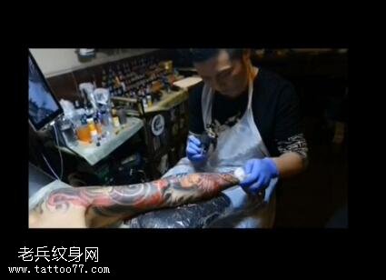 兵哥打造花臂般若艺妓纹身图案视频过程