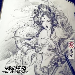 手臂素描古代蛇美女纹身图案