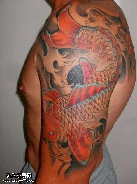 手臂大气的鲤鱼纹身图案
