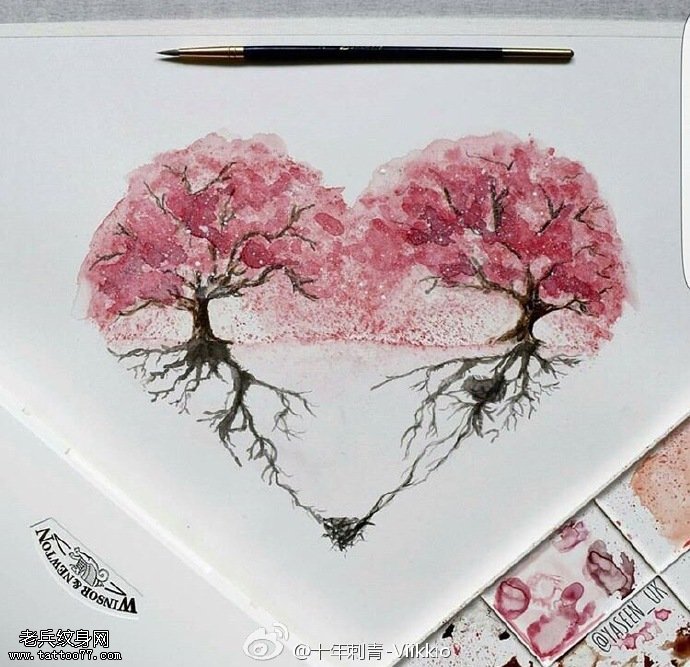手稿水墨心型树纹身图案