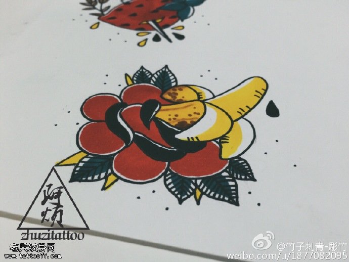 手稿的香蕉纹身图案