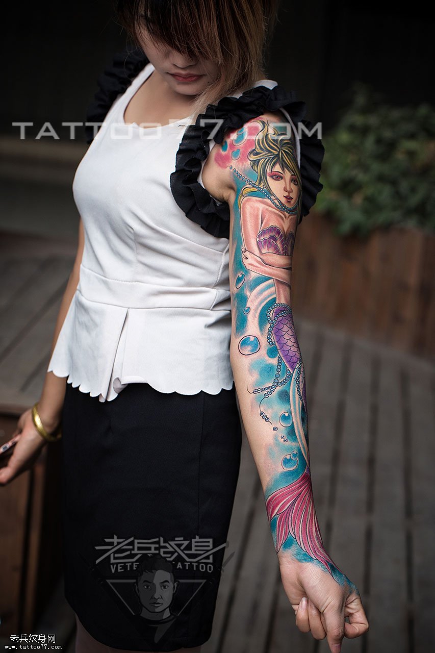 云南妹纸超帅的花臂美人鱼纹身图案作品写真