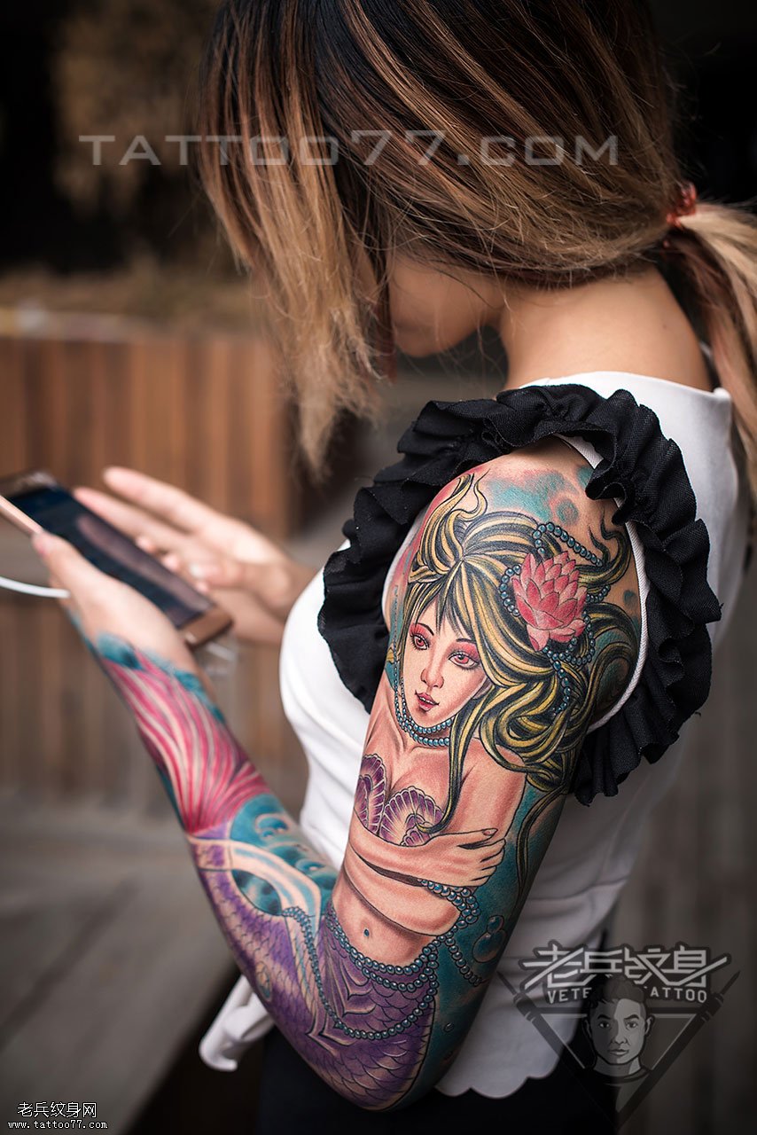 云南妹纸超帅的花臂美人鱼纹身图案作品写真