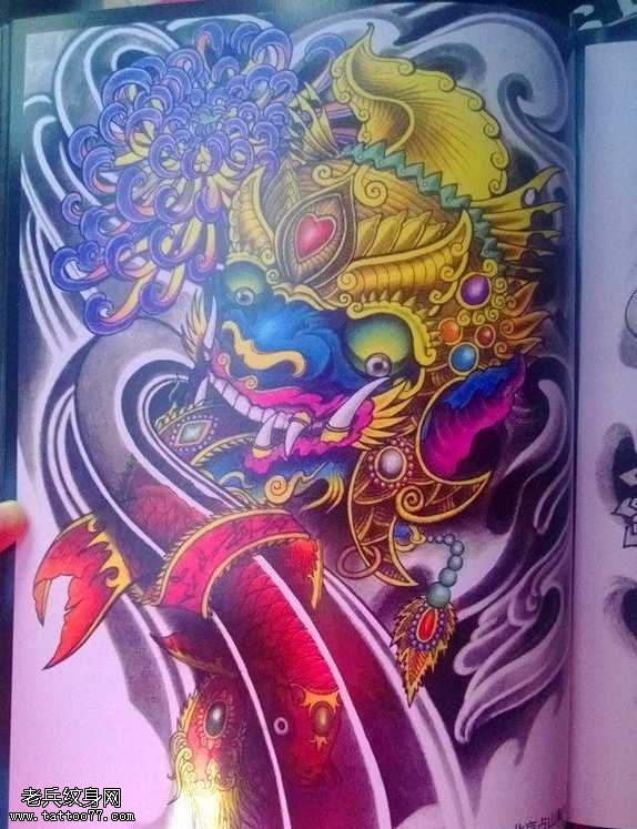 手稿传统黄金龙纹身图案