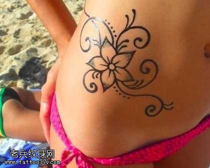 腰部花纹身图案