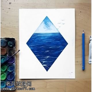 手稿蔚蓝的大海纹身图案