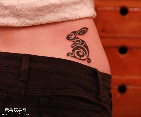 侧腰兔子纹身图案