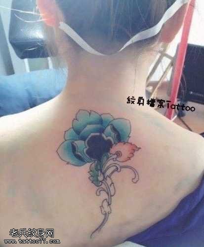 背部莲花纹身图案