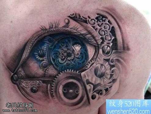 胸部精美机械眼睛纹身图案