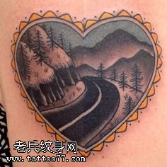 背部的盘山公路纹身图案