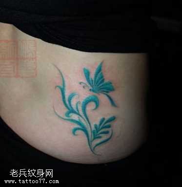腰部蝴蝶藤蔓纹身图案