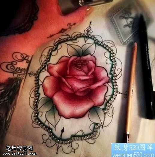 彩色玫瑰花纹身图案