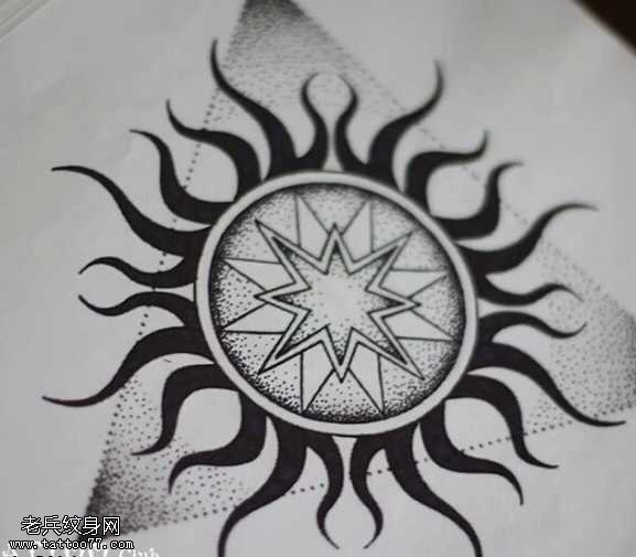手稿点刺太阳纹身图案