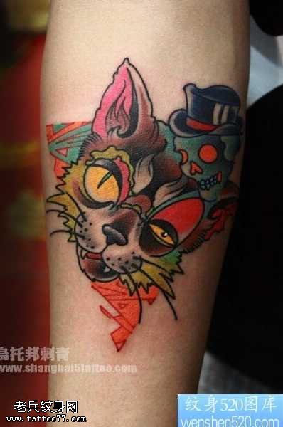手臂彩色猫咪纹身图案