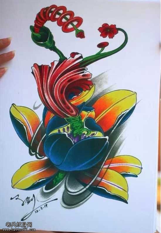 手稿莲花出花纹身图案