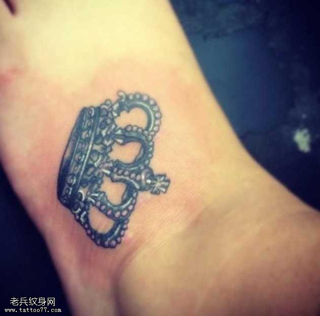 手腕漂亮好看的皇冠纹身图案