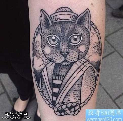 手臂点刺猫纹身图案