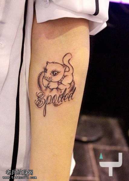 手臂萌猫纹身图案