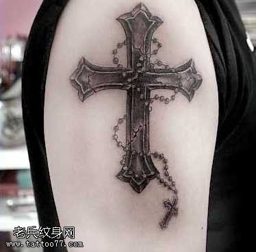 胳膊黑十字架纹身图案