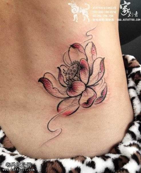 腰部漂亮唯美的莲花纹身图案