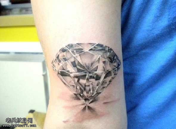 超闪的钻石纹身图案
