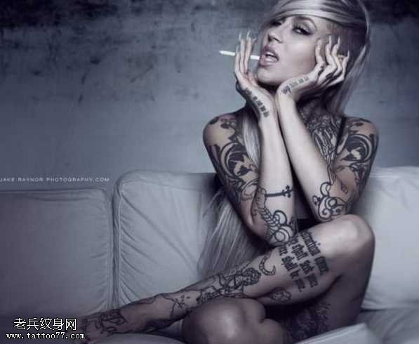 吸烟女孩纹身图案