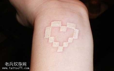 手臂清新爱心隐形纹身图案