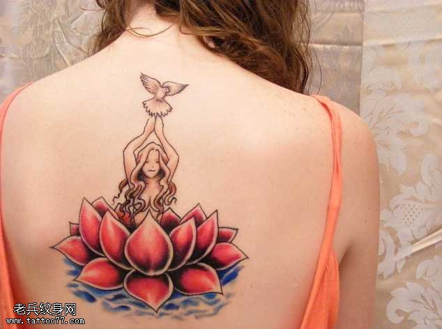 背部美人鱼莲花纹身图案