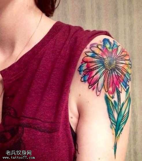 胳膊彩菊花纹身图案