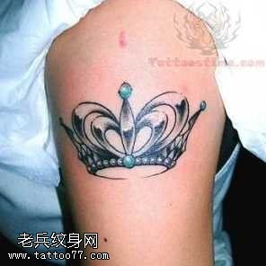 手臂王者皇冠纹身图案