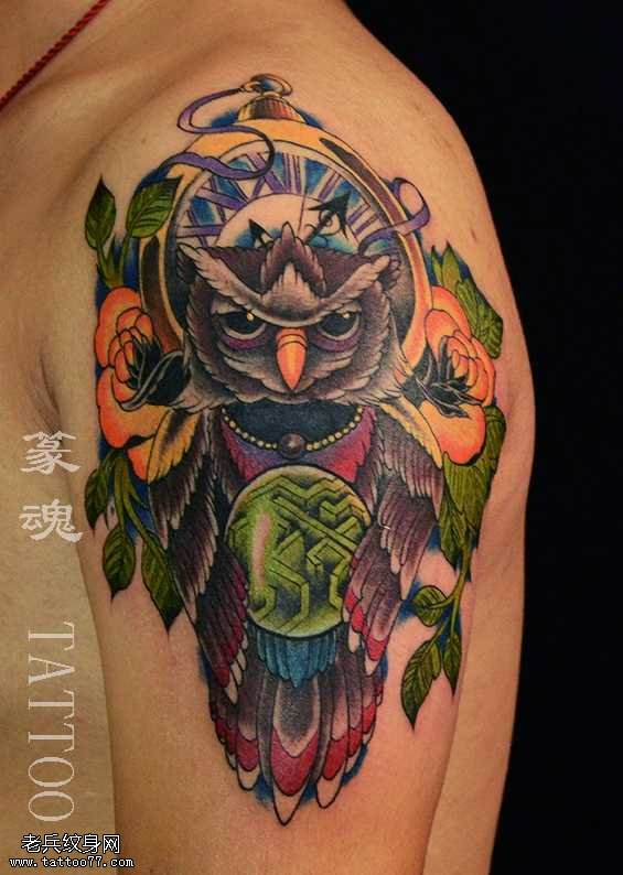 胳膊猫头鹰纹身图案