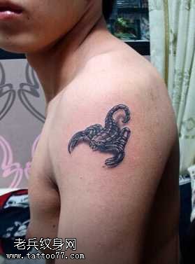 超级逼真的手臂蝎子纹身图案