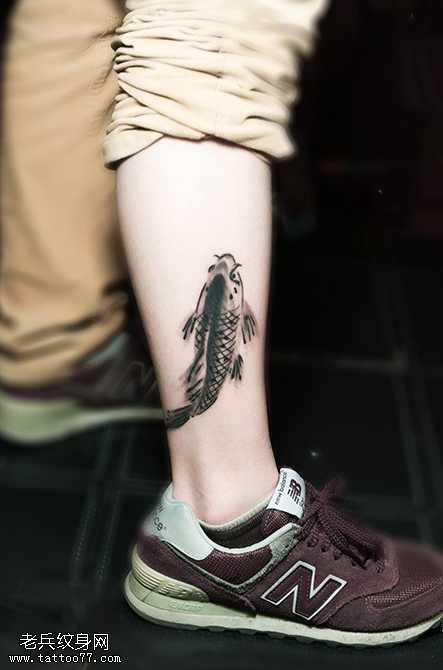 腿部鲤鱼纹身图案