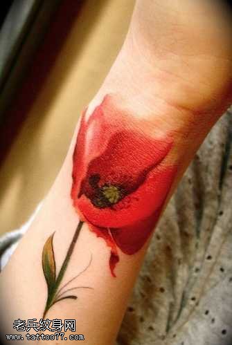 手臂花朵纹身图案