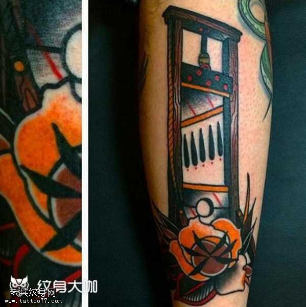 腿部砍头架纹身图案