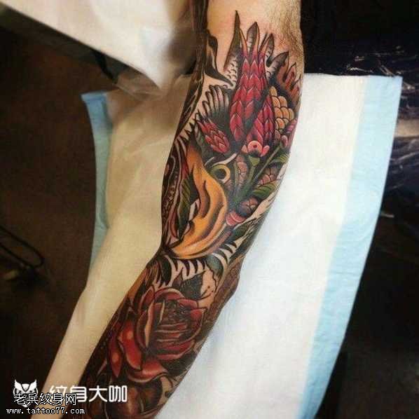 手臂花朵草麦纹身图案