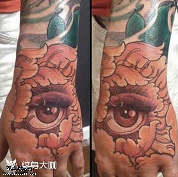 手部菊花眼睛纹身图案