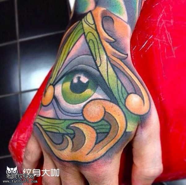 手部眼睛纹身图案