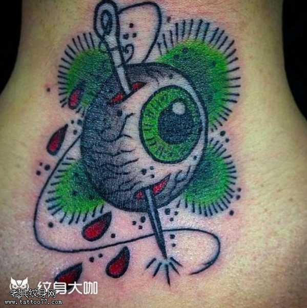 手部针眼睛纹身图案
