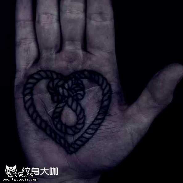 手部心纹身图案