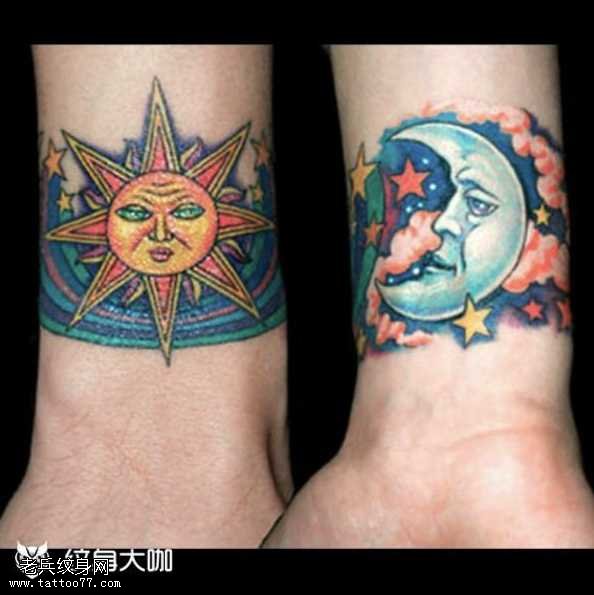手部日月纹身图案