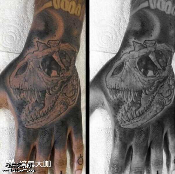 手部恐龙骨骼纹身图案
