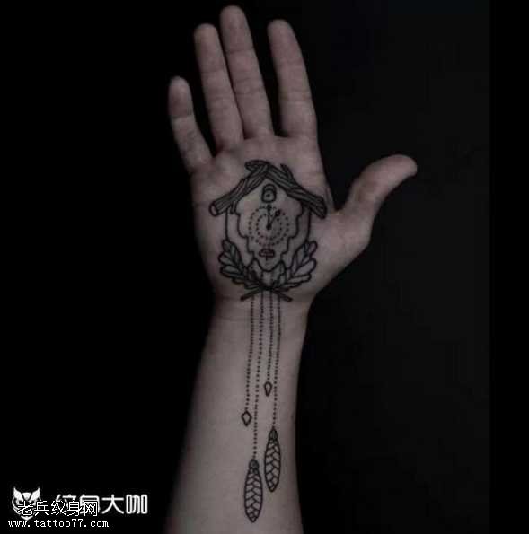 手部花藤纹身图案