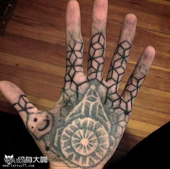 手部点刺纹身图案