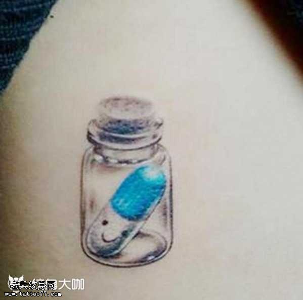 腰部药镜纹身图案