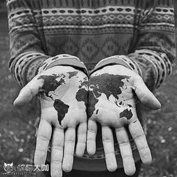 手部地球仪纹身图案